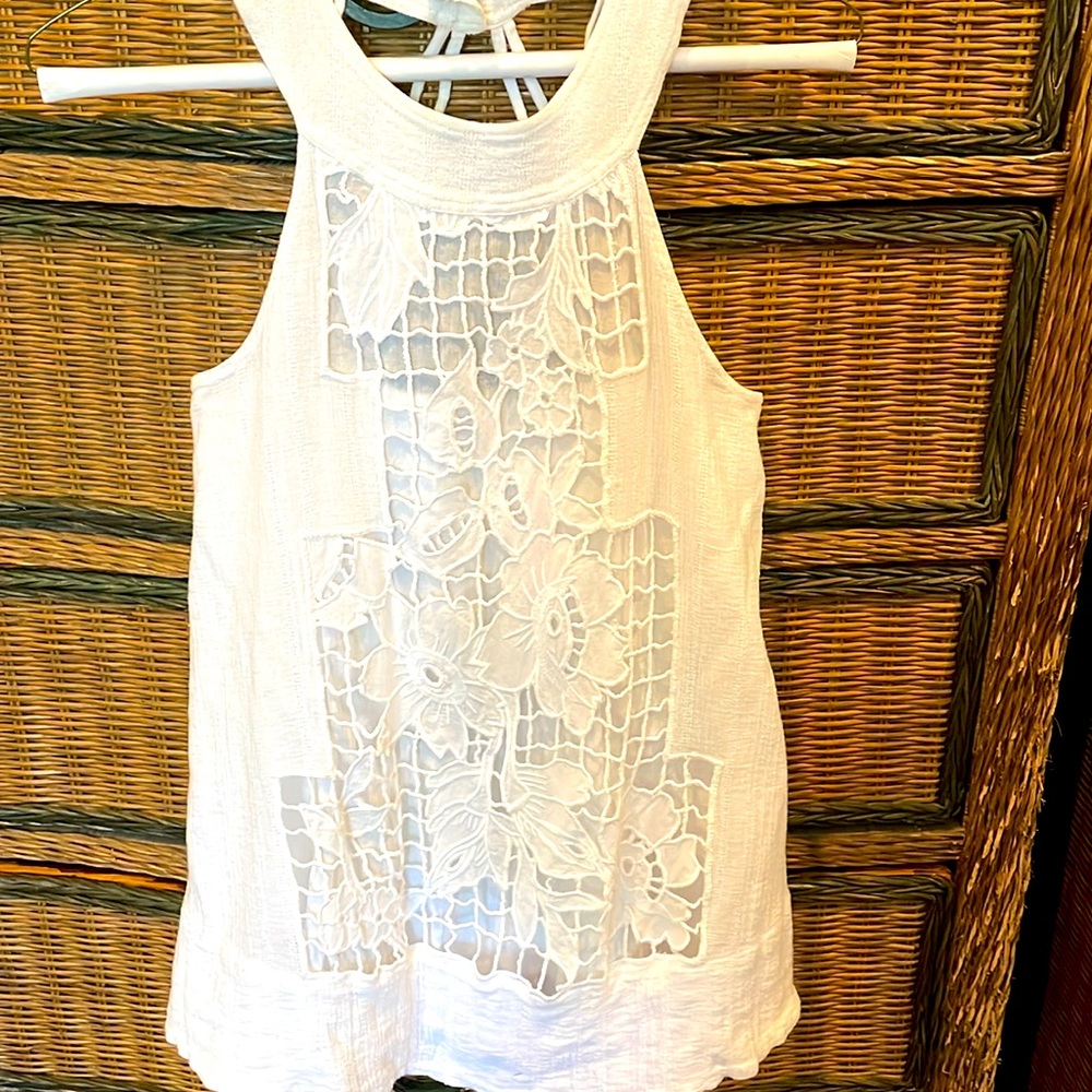 Cute White Top by Floreat